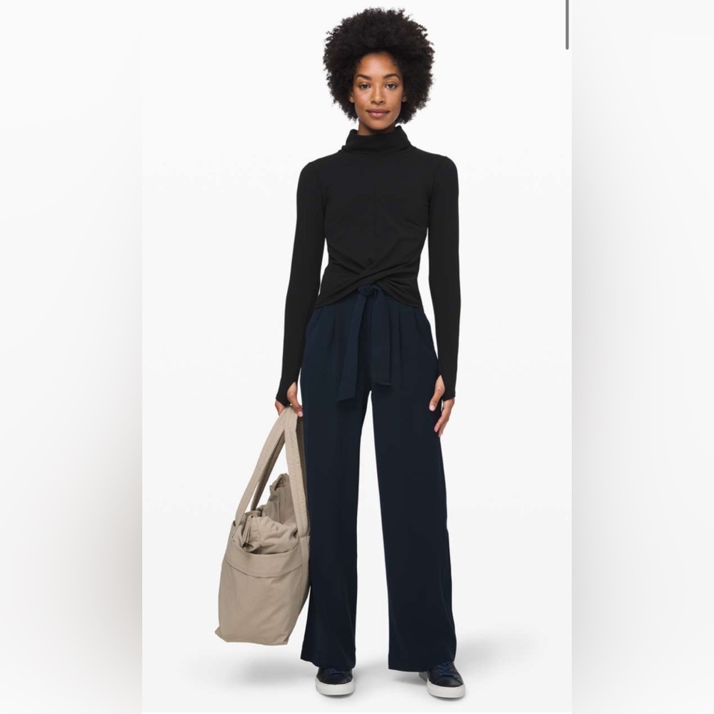 EUC Lululemon Noir Pants in True Navy Sz 2